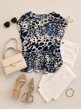Lois Blue and White Animal-Print Cap Sleeve Blouse size M